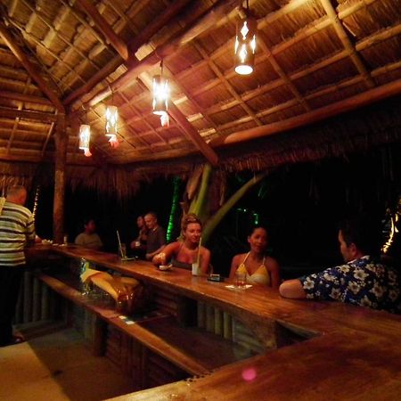 Cooper'S Beach Resort Lucbuan Екстер'єр фото