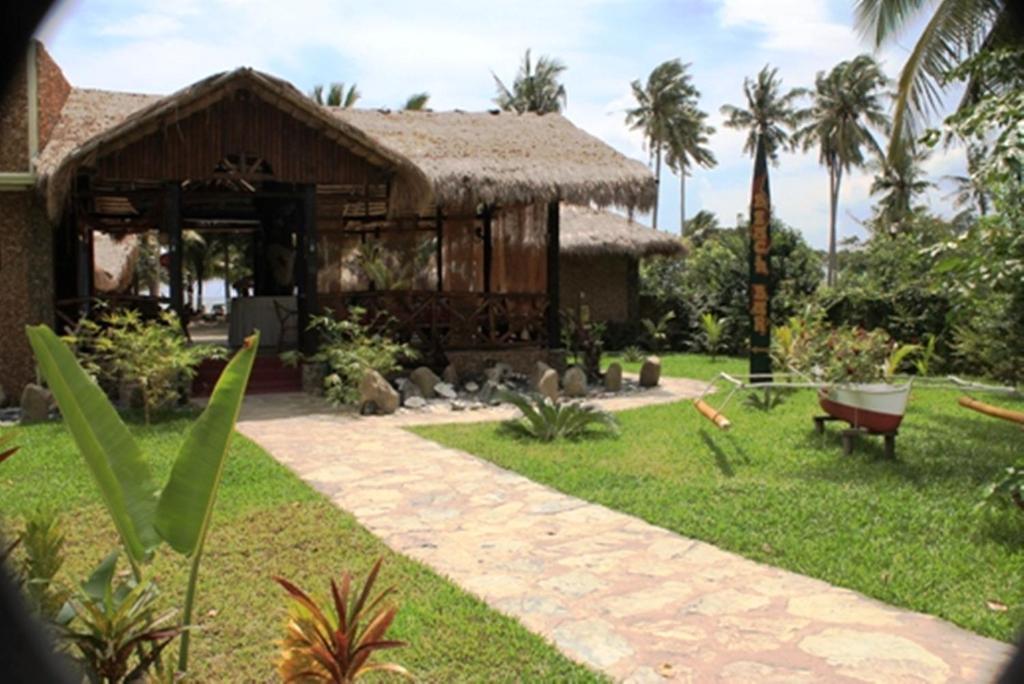 Cooper'S Beach Resort Lucbuan Екстер'єр фото