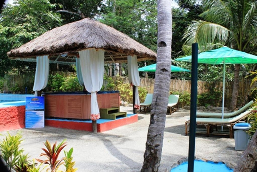 Cooper'S Beach Resort Lucbuan Екстер'єр фото