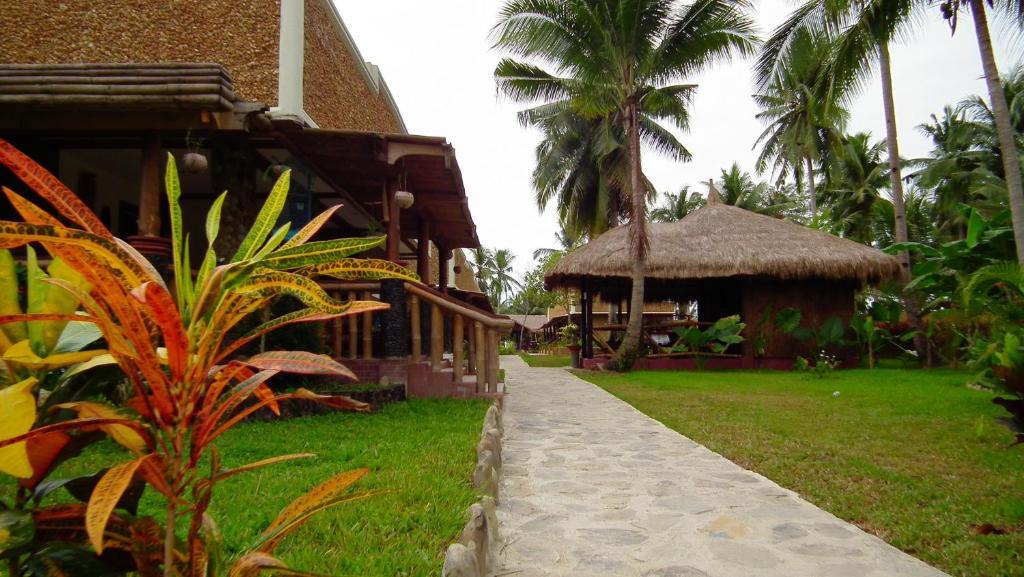 Cooper'S Beach Resort Lucbuan Екстер'єр фото