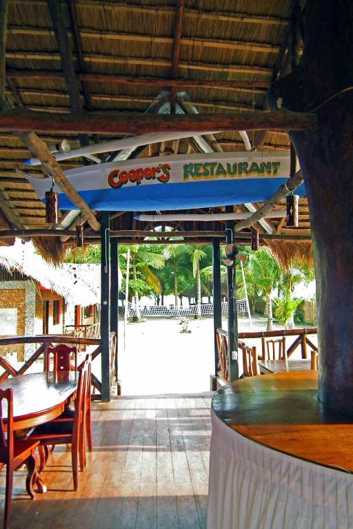 Cooper'S Beach Resort Lucbuan Екстер'єр фото