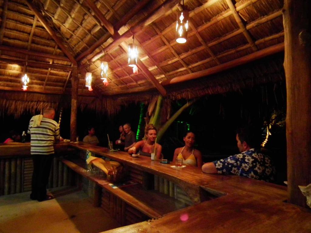 Cooper'S Beach Resort Lucbuan Екстер'єр фото