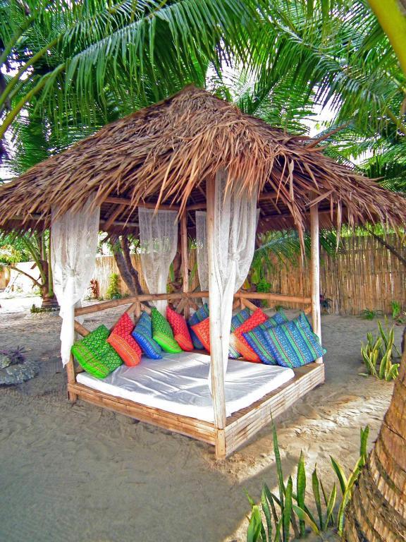 Cooper'S Beach Resort Lucbuan Екстер'єр фото