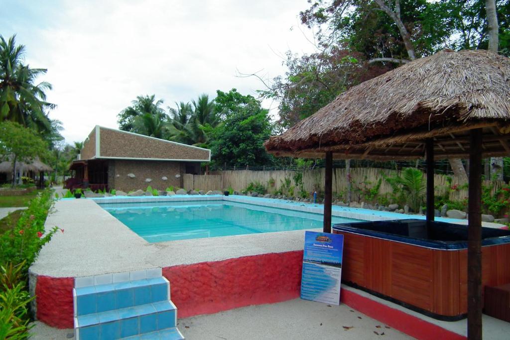 Cooper'S Beach Resort Lucbuan Екстер'єр фото