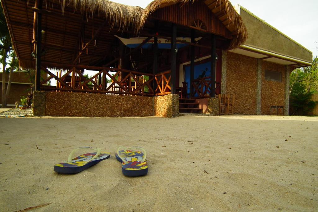 Cooper'S Beach Resort Lucbuan Екстер'єр фото