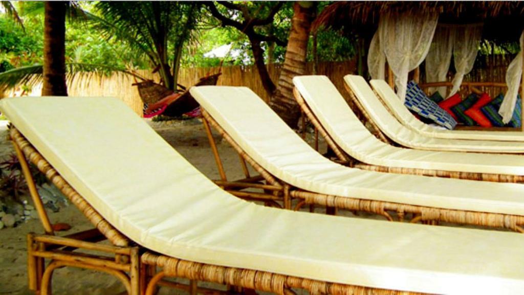 Cooper'S Beach Resort Lucbuan Екстер'єр фото