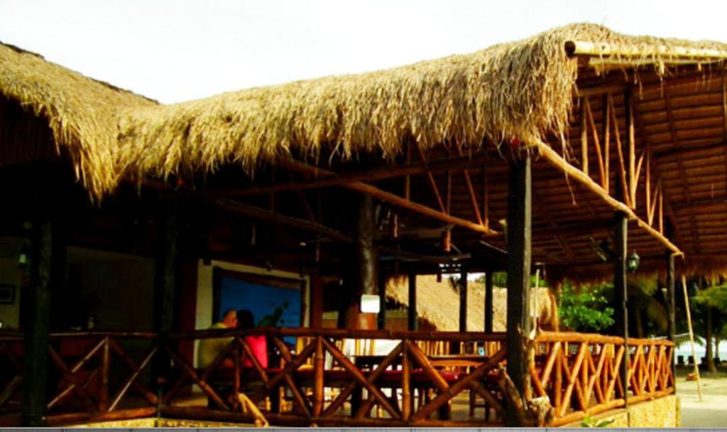 Cooper'S Beach Resort Lucbuan Екстер'єр фото