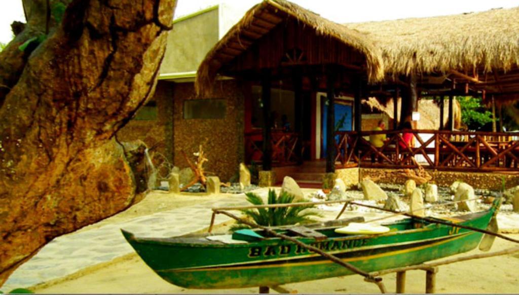 Cooper'S Beach Resort Lucbuan Екстер'єр фото