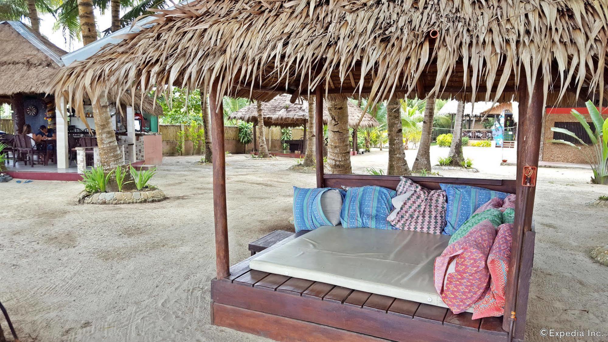 Cooper'S Beach Resort Lucbuan Екстер'єр фото