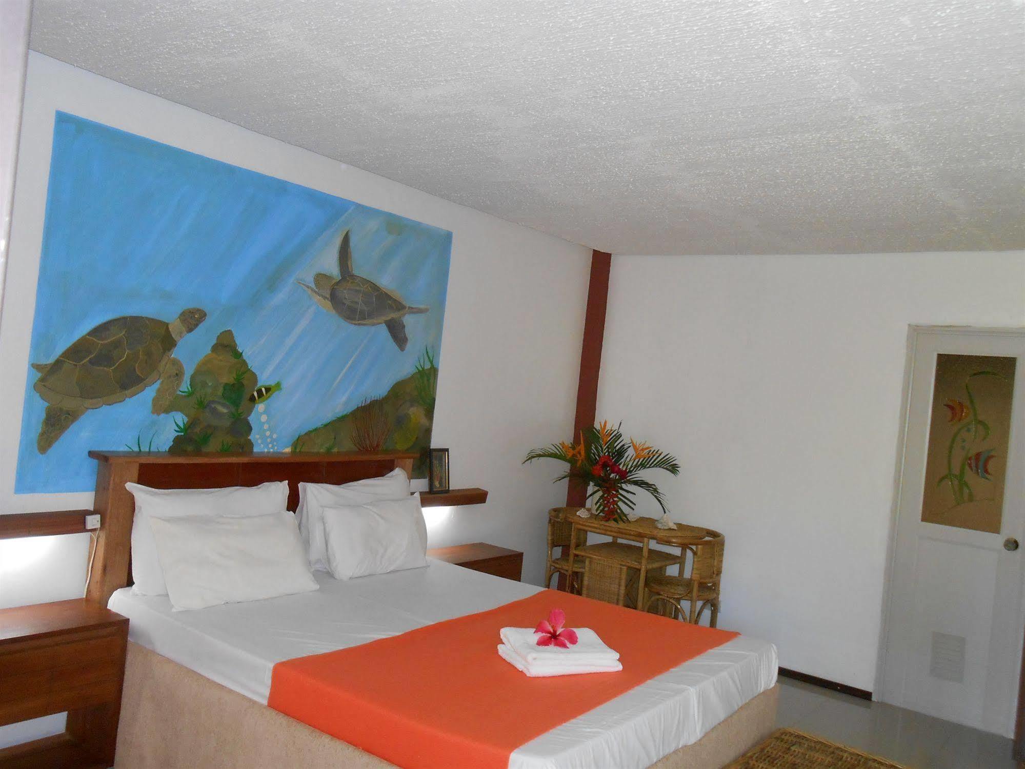 Cooper'S Beach Resort Lucbuan Екстер'єр фото