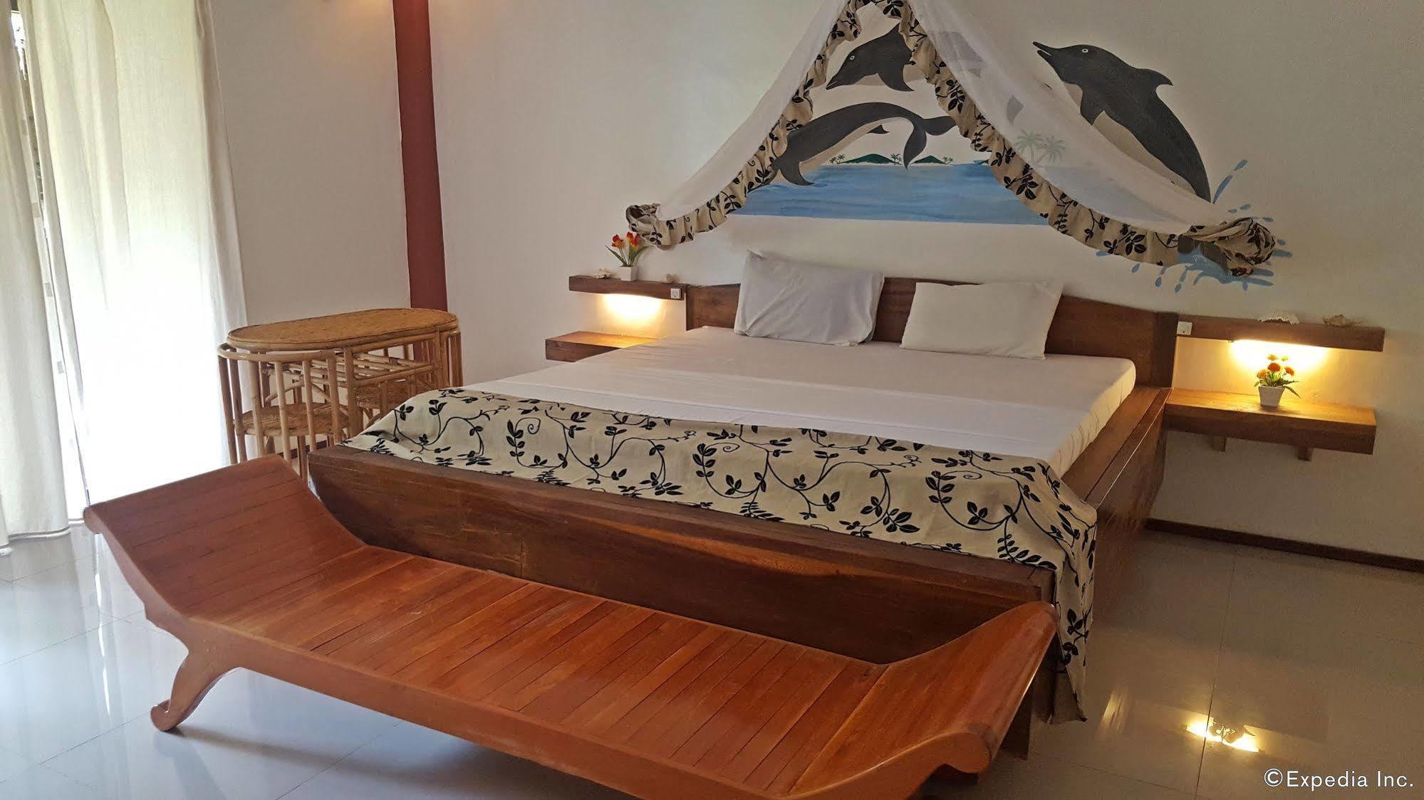 Cooper'S Beach Resort Lucbuan Екстер'єр фото