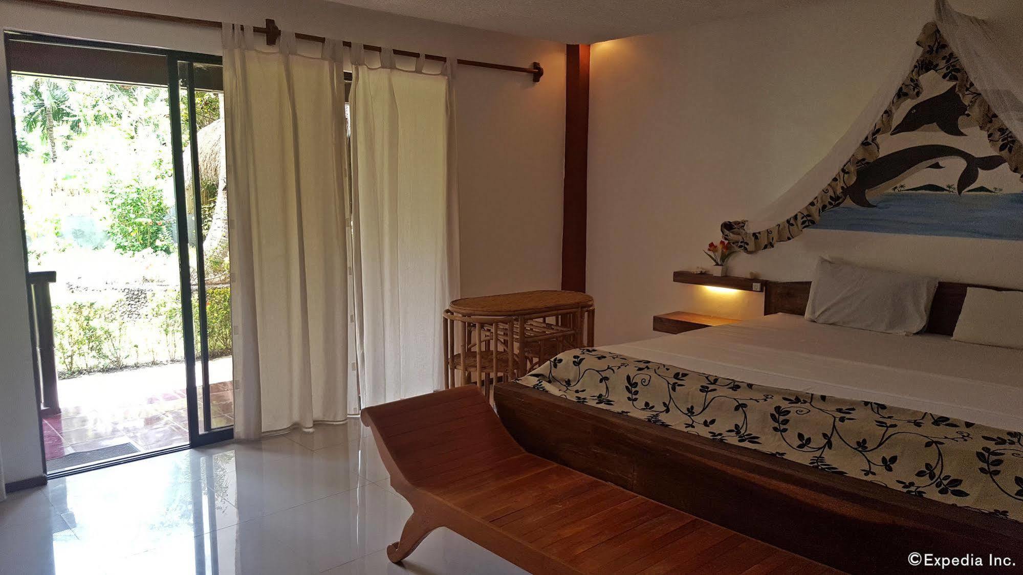 Cooper'S Beach Resort Lucbuan Екстер'єр фото