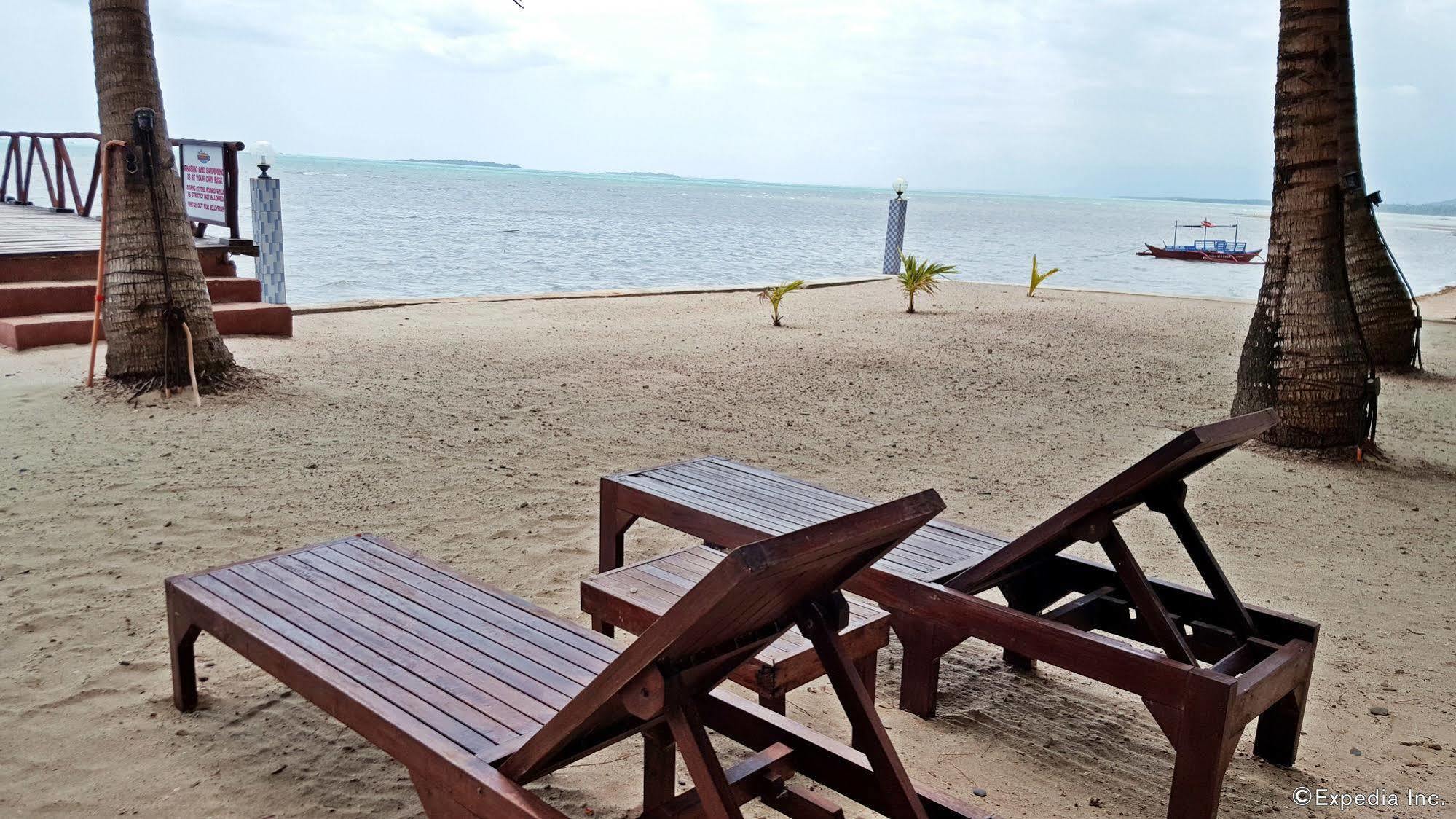 Cooper'S Beach Resort Lucbuan Екстер'єр фото